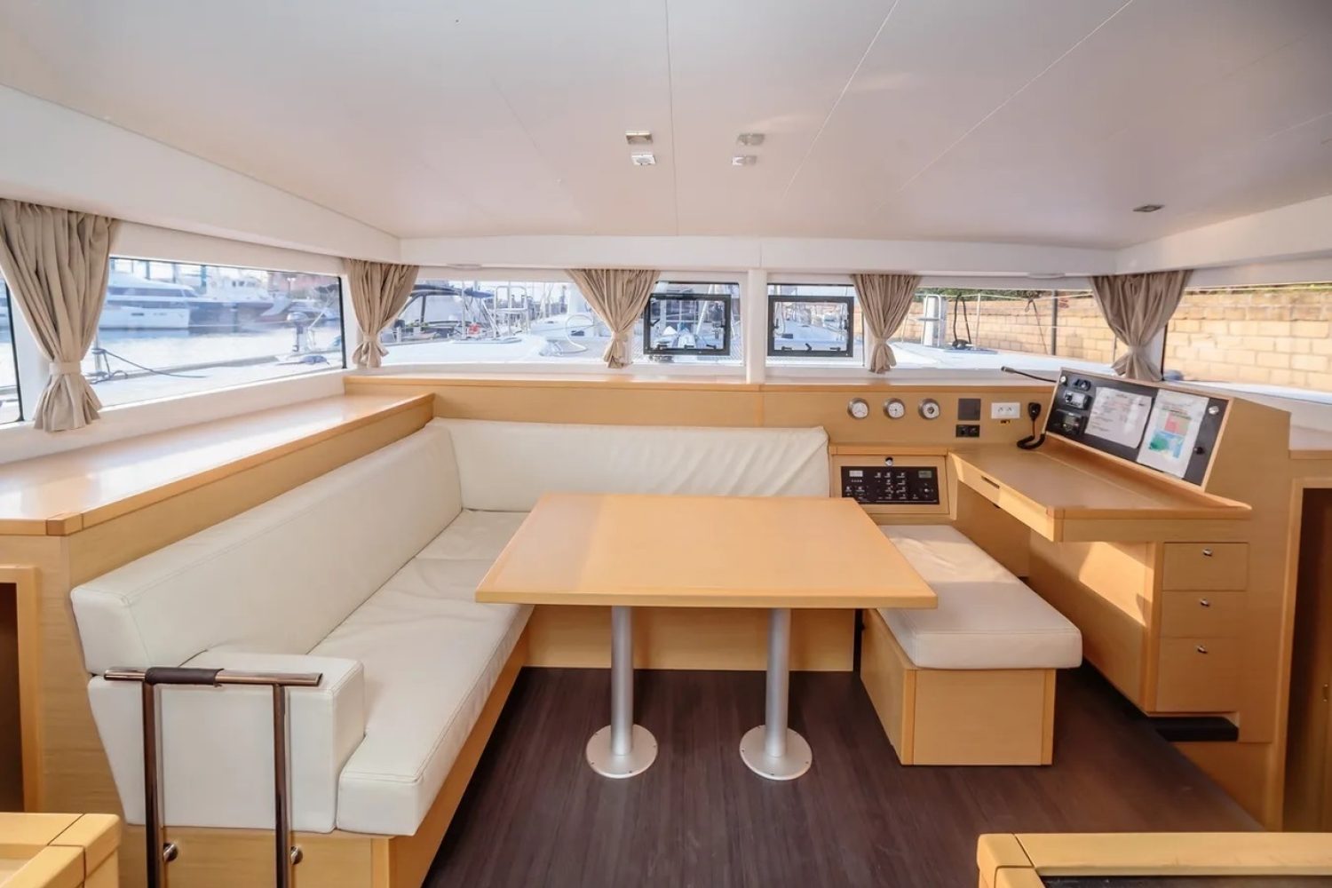3053 - 1707735508-lagoon-400-s2-05-multicats-international-catamaran-en-vente