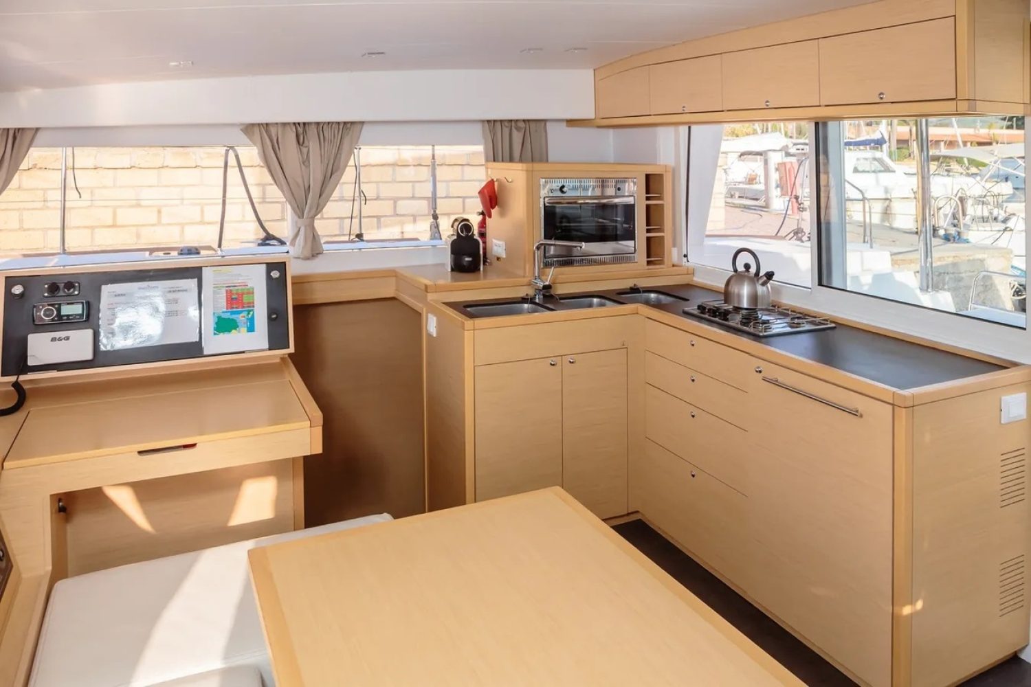 3053 - 1707735508-lagoon-400-s2-07-multicats-international-catamaran-en-vente